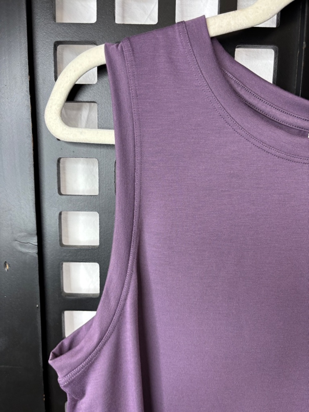 💜 Athleta Women's Large Purple Lilac Tank Top Flowy Sleeveless 💜 - Picture 3 of 11